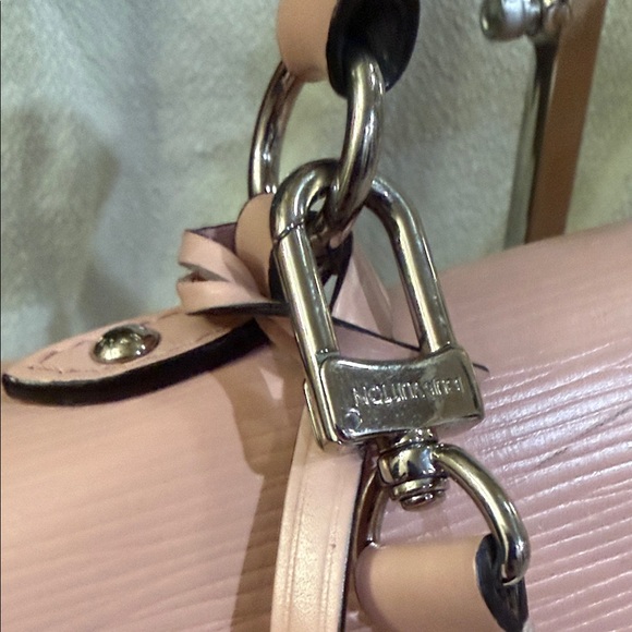 Louis Vuitton Epi Cluny MM Rose Ballerina Pink Bag With Shoulder Strap and COA - Picture 4 of 16